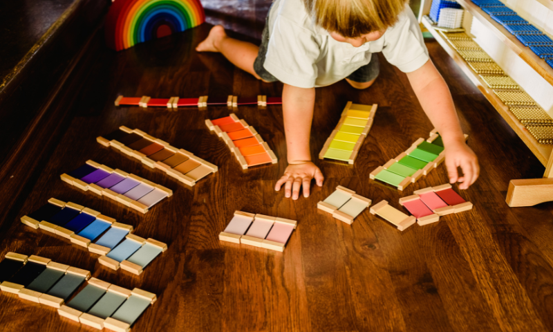 I Benefici dei Giocattoli Montessori per lo Sviluppo del Bambino