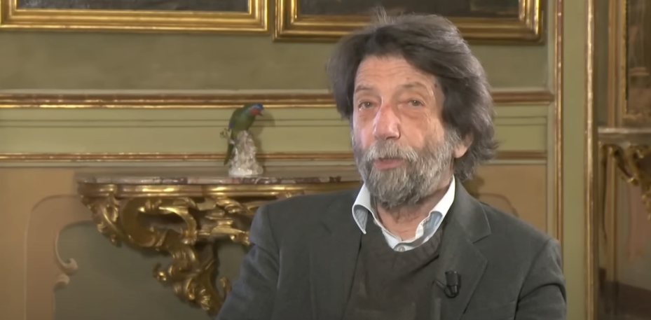 Cacciari: "Gli studenti pensano che Gesù abbia scritto i Vangeli. Il culturame è la cosa peggiore del mondo". Il filosofo propone un'ora settimanale di esegesi biblica con esperti