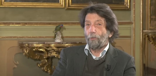 Cacciari: "Gli studenti pensano che Gesù abbia scritto i Vangeli. Il culturame è la cosa peggiore del mondo". Il filosofo propone un'ora settimanale di esegesi biblica con esperti