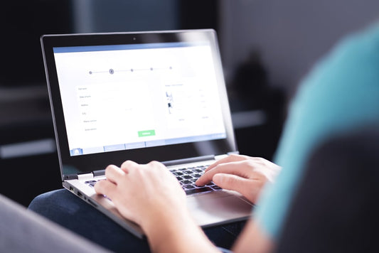 Skibidi, rizz, no cap: l'85% degli insegnanti confuso dallo slang Gen Alpha, cosa sta cambiando nelle aule?