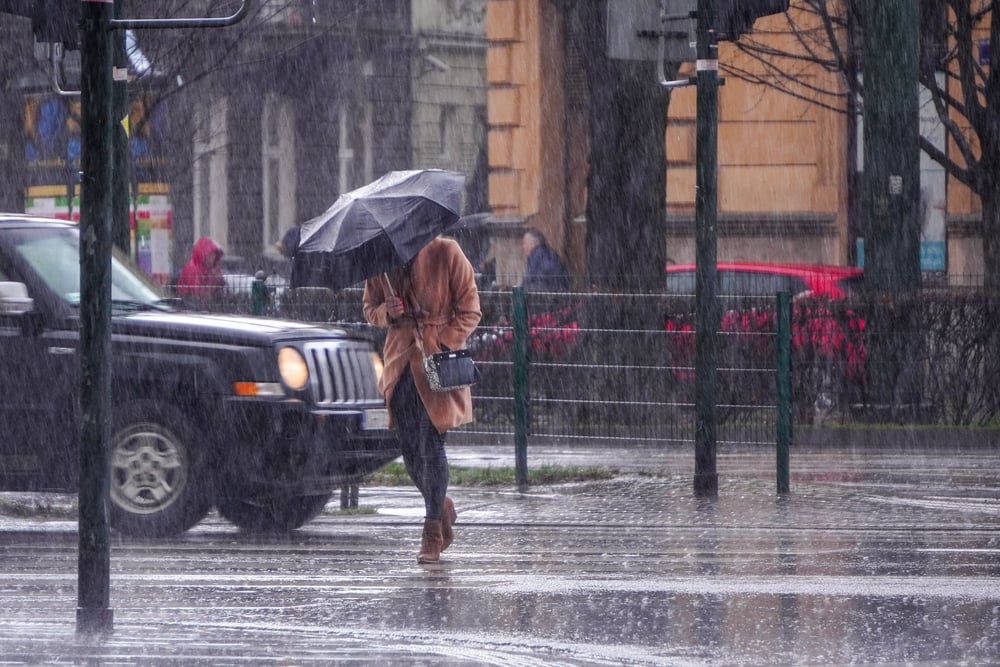 Allerta arancione al Sud: maltempo su Puglia, Basilicata e Calabria il 4 dicembre. Piogge intense e vento di burrasca. Allerta gialla in altre cinque regioni
