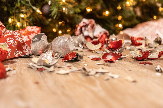 Vandali distruggono le decorazioni natalizie preparate dai bambini. Il Prefetto a Barra: “Un danno alla scuola è un danno alla comunità”